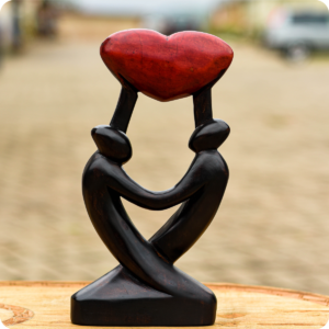 Dwakrom Premium Lovers Sculpture