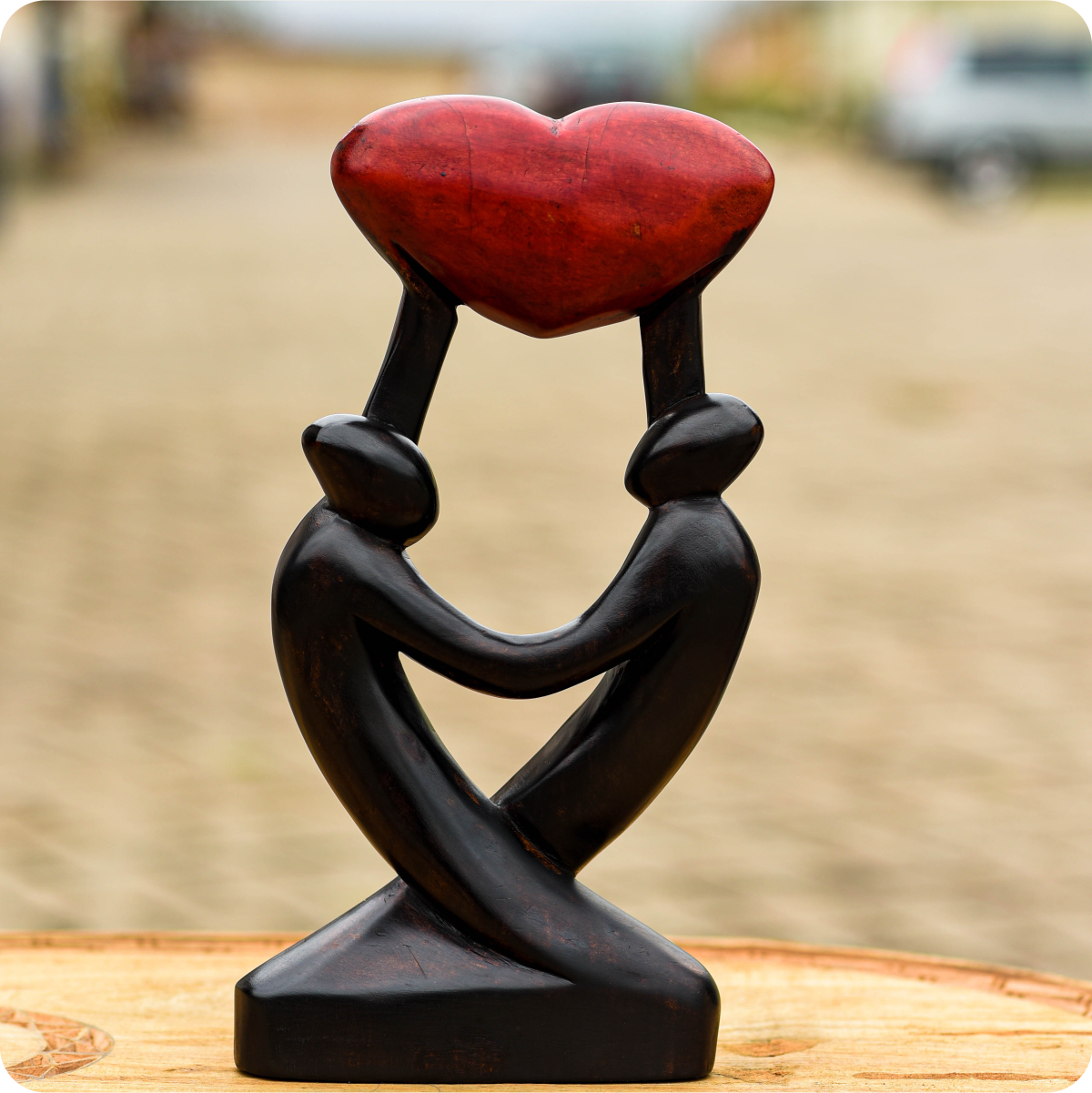 Dwakrom Premium Lovers Sculpture - Image 2