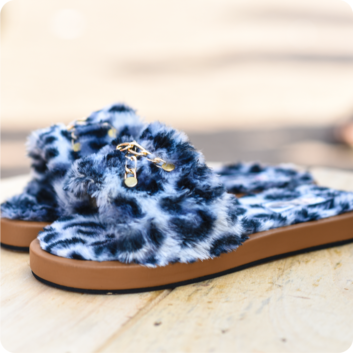 Dwakrom Prenium Black and White Slippers - Image 2