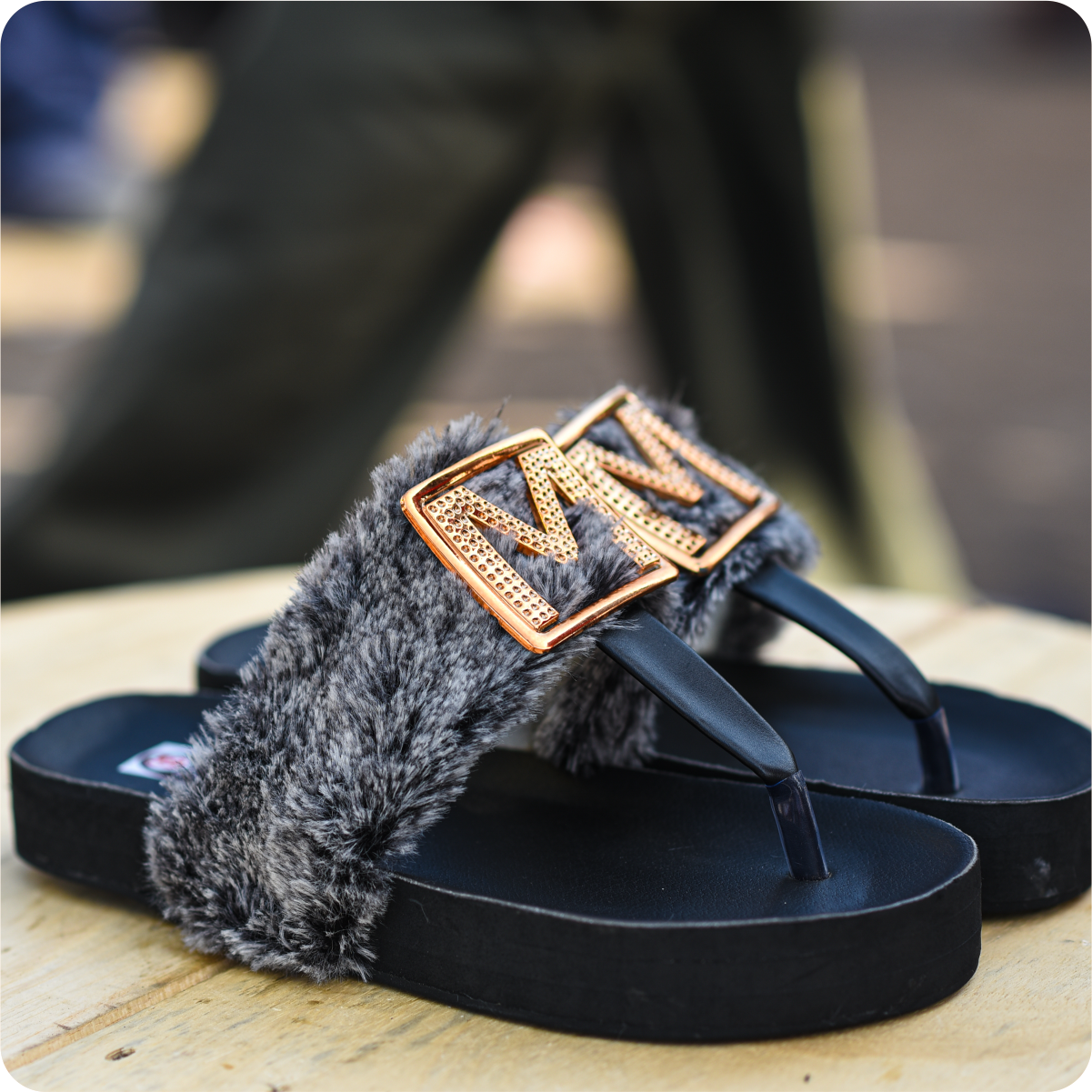 Dwakrom Ladies Hairy Slippers - Image 2